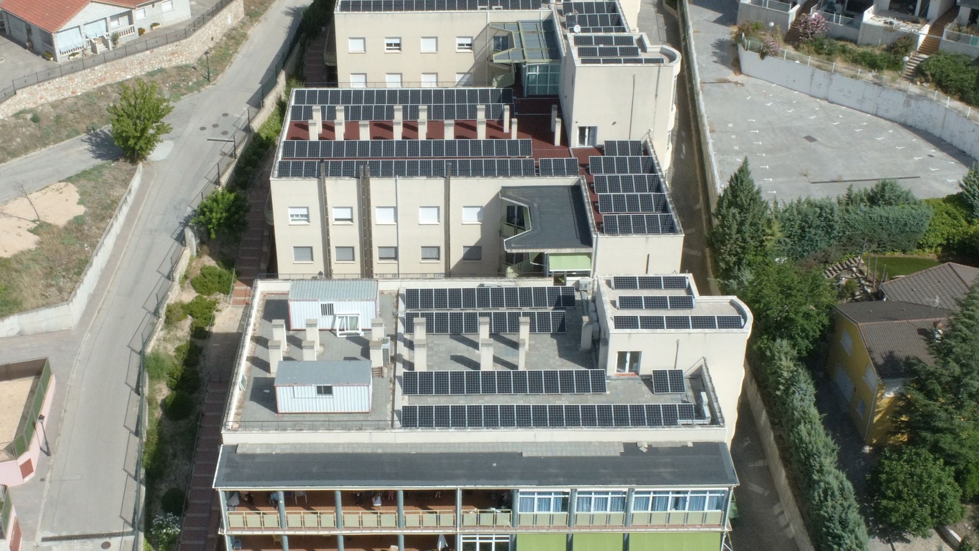 edificios paneles solares unef