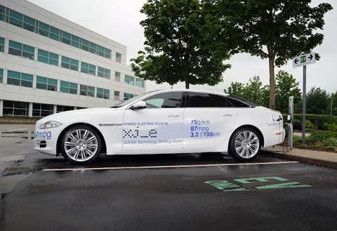 Jaguar presenta el vehículo de investigación XJ_e, un híbrido enchufable