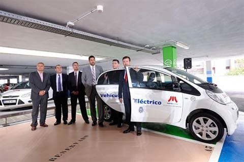 Tranvía de Tenerife incorpora a su flota de vehículos un coche eléctrico