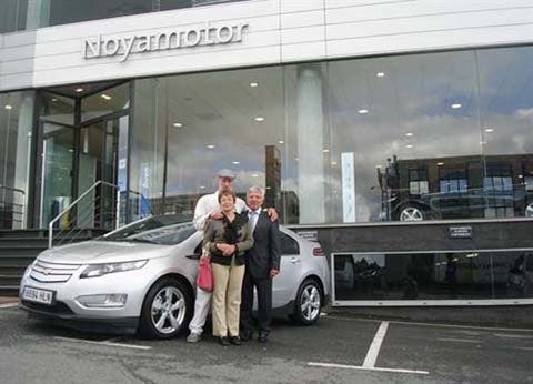 Chevrolet entrega en Santiago de Compostela la primera unidad del Volt