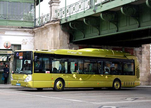 Iveco recibe la cifra récord de 200 pedidos de autobuses híbridos