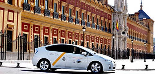 Más de 3.500 andaluces circulan ya con vehículos híbridos incentivados por la Consejería de Economía