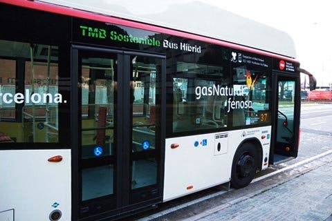 Primer autobús de gas natural (GNC) convertido en híbrido eléctrico