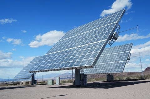 Amonix, el primer fabricante en convertir más de un tercio del total de energía lumínica en electricidad.