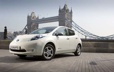 El fabricante japonés de automóviles Nissan, ha decidido rebajar 3.000 euros en el precio del Nissan LEAF 100% eléctrico en los mercados europeos, por lo que en España se podrá adquirir por 33.900 euros.