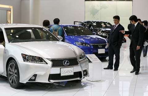 Los españoles prefieren comprar coches híbridos
