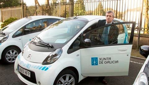 La Xunta de Galicia recibe 25 coches eléctricos y 7 estaciones de recarga