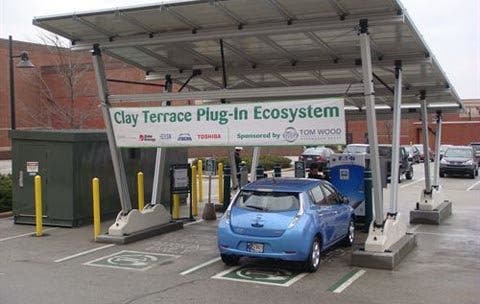 Toshiba pone en marcha una estación de recarga de coches eléctricos