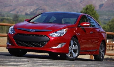 Hyundai rebaja el precio del Sonata Híbrido 2013 y aumenta sus prestaciones