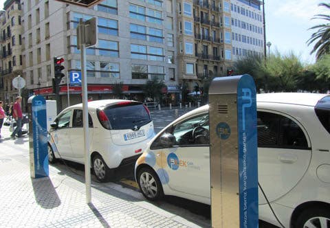 Las empresas apuestan por el vehículo eléctrico y la energía renovable