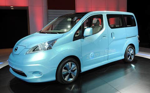Nissan y FedEx realizan pruebas con la furgoneta eléctrica e-NV200