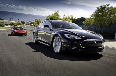 Tesla quiere lanzar el primer coche sin conductor