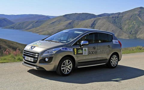 Peugeot 3008 HYbrid4 logra la victoria en el Rallye Ecolóxico de Galicia