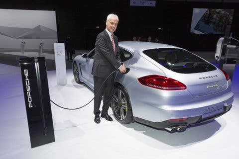 Porsche desarrolla un sistema de recarga para sus coches híbridos enchufables
