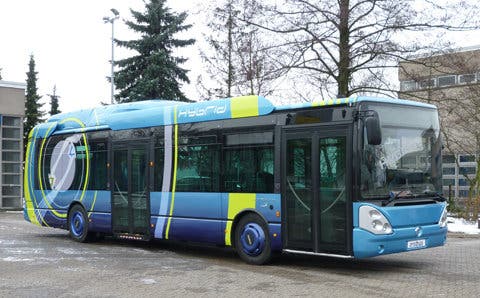 Barcelona adquiere cinco autobuses híbridos