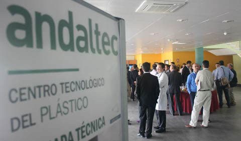 Desarrollan un proyecto para unir plástico y metal mediante láser y hacer coches más ligeros