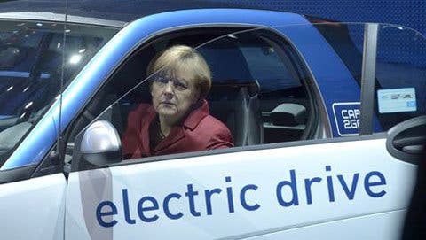 Angela Merkel reitera la importancia del coche eléctrico
