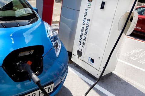 Nissan alcanzará los 101 puntos de carga rápida para vehículos eléctricos en España 