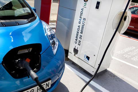 Nissan alcanzará los 101 puntos de carga rápida para vehículos eléctricos en España