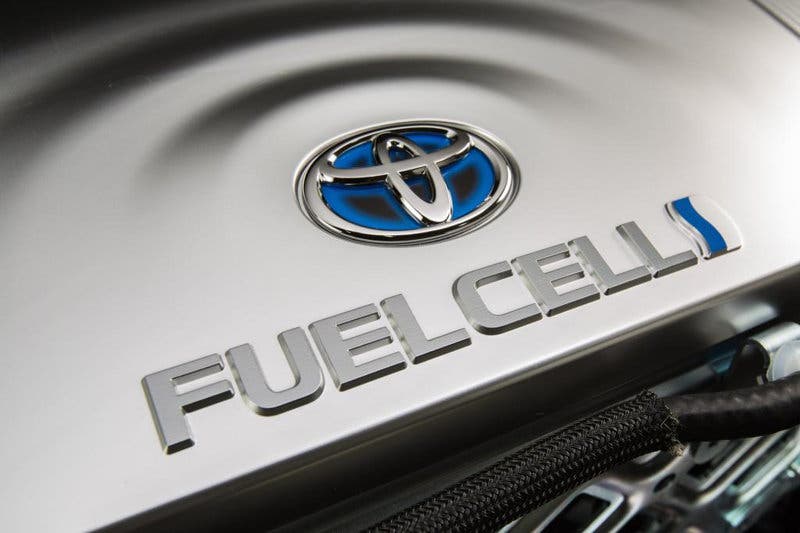 Primer plan de lanzamiento del coche de hidrógeno de Toyota Mirai