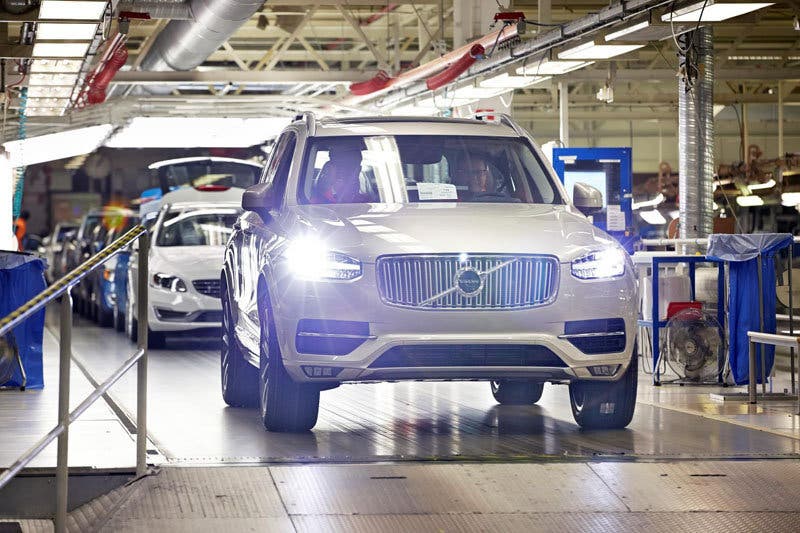 156785_First_series_produced_new_Volvo_XC90_rolls_off_the_line_at_Torslanda_plant