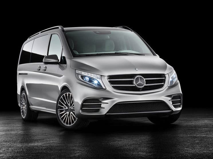 Concept V-ision e mit PLUG-IN HYBRID – Exterieur, 20-Zoll Vielspeichenräder, designo titanium alubeam
Concept V-ision e with PLUG-IN HYBRID – Exterior, multi-spoke 20-inch wheels, designo titanium alubeam