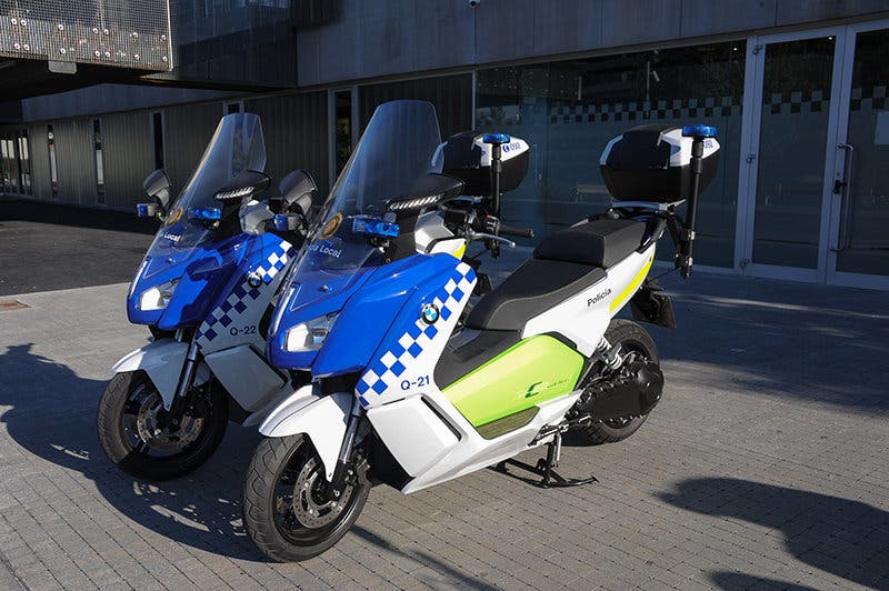 BMW Motorrad entrega dos C Evolution al Ayuntamiento de Sant Cugat