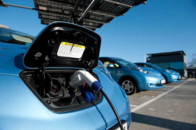 Carga_NissanLEAF