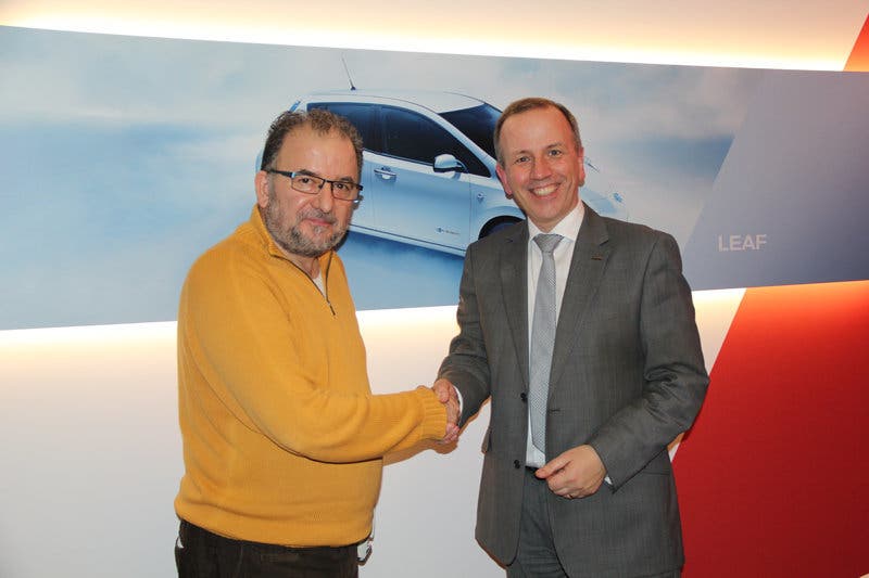 Hermógenes Gil, Director de Híbridos y Eléctricos y Paul Willcox, Presidente de Nissan Europa.