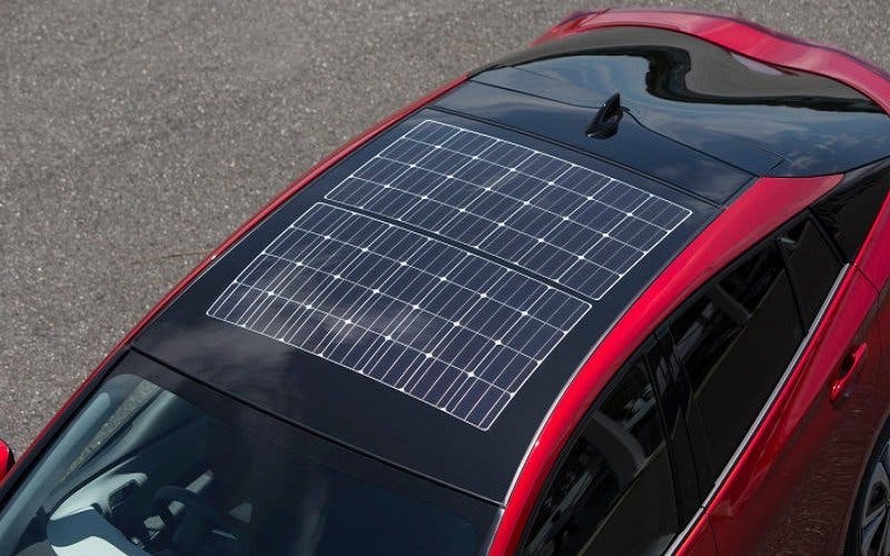 Toyota Prius PHEV con techo solar