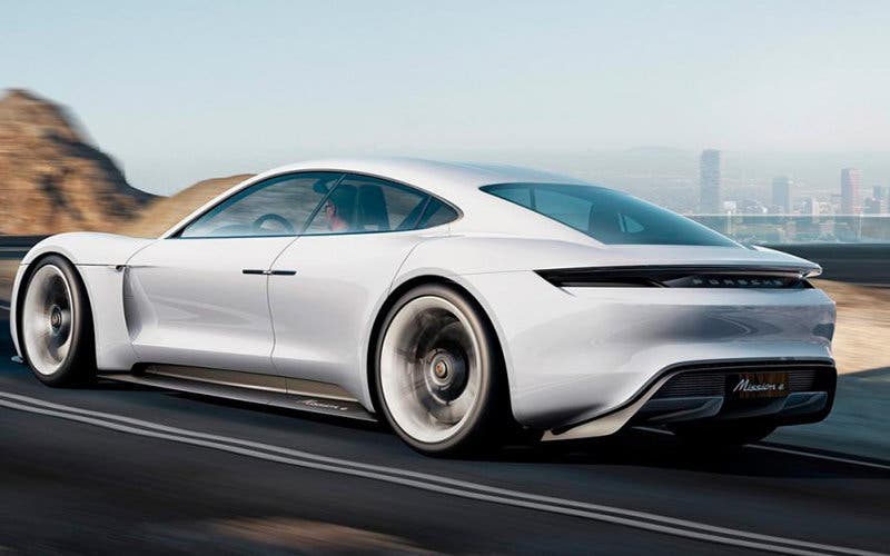 porsche-mission-e-electrico-trasera