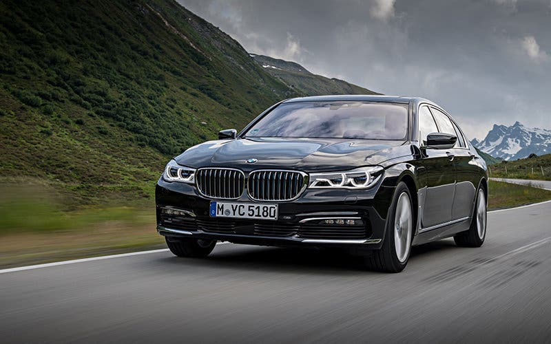 2019-bmw-7-series-to-bring-forth-745e-iperformance-model_1