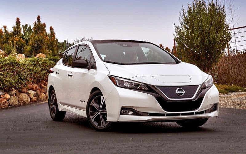 2018-Nissan-LEAF-4