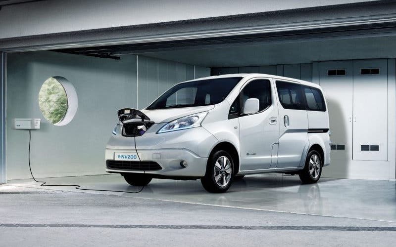 e-nv200-evalia-overview-1.jpg.ximg.l_12_m.smart copia