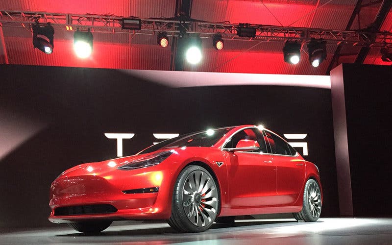 Tesla-Logo-Model-3-Red-Side