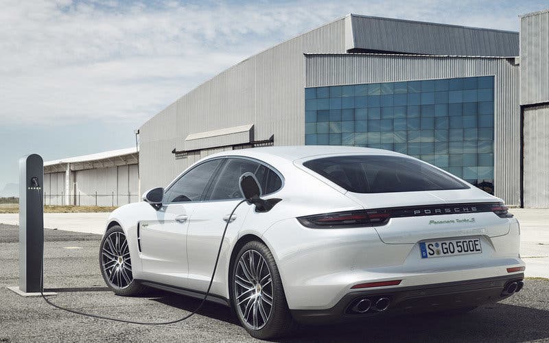 2018_porsche_panamera_turbo_s_e-hybrid_6_1280x960
