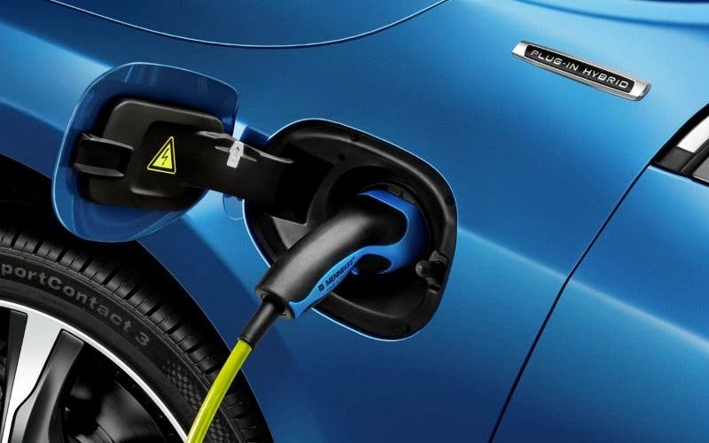 2015-volvo-v60-plug-in-hybrid-r-design-1-1