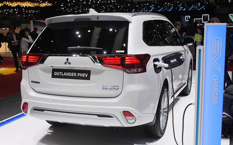 mitsubishi outlander phev