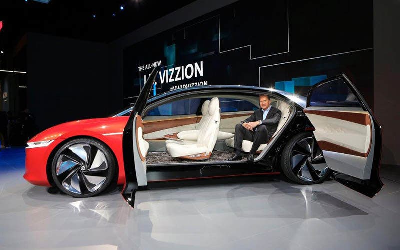 volkswagen-id-vizzion-previews-the-next-phaeton-in-geneva-124106_1