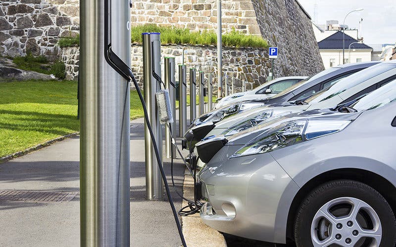 detail-electric-car-shutterstock_146626955