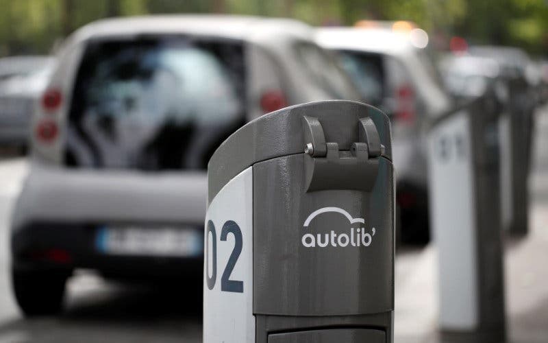 An Autolib' electric car-sharing logo sits at an Autolib' charging station in Paris, France, June 21, 2018. REUTERS/Benoit Tessier