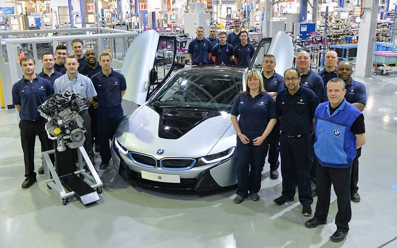 P90157219-the-bmw-i8-engine-production-team-at-bmw-plant-hams-hall-2253px