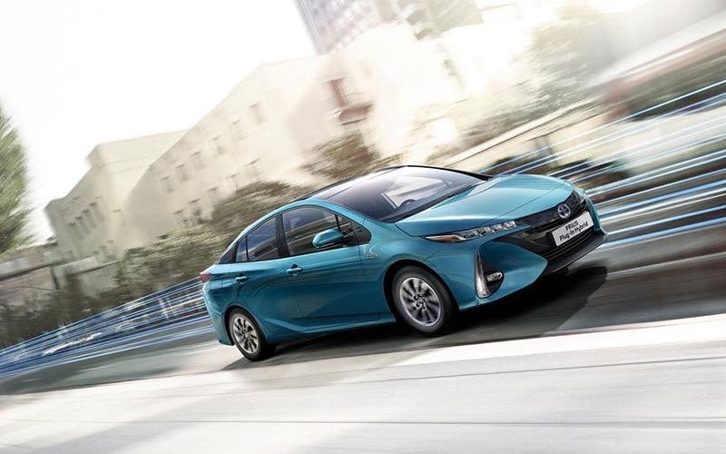 toyota-prius-plugin-hybrid-2017-7