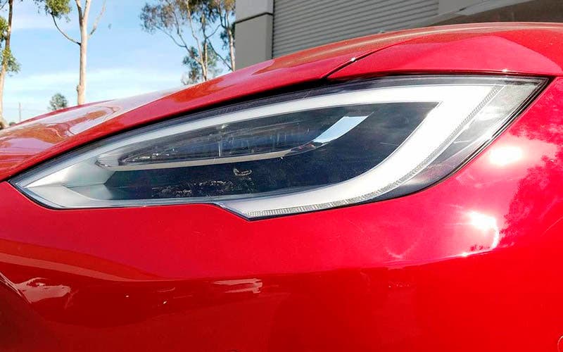 Tesla quiere automatizar la puesta enmarcha de los intermitentes