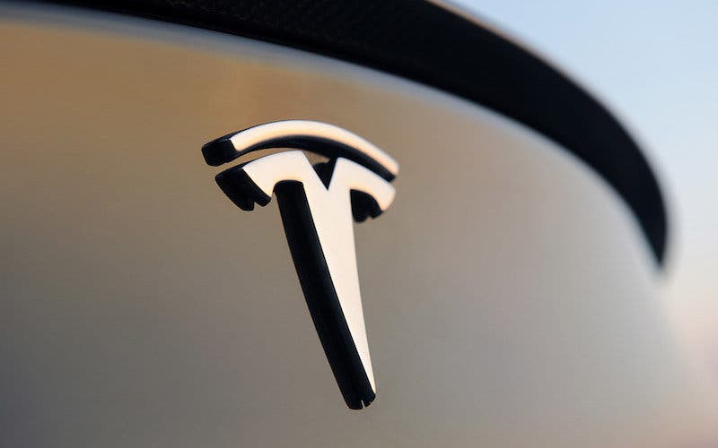 tesla-emblema