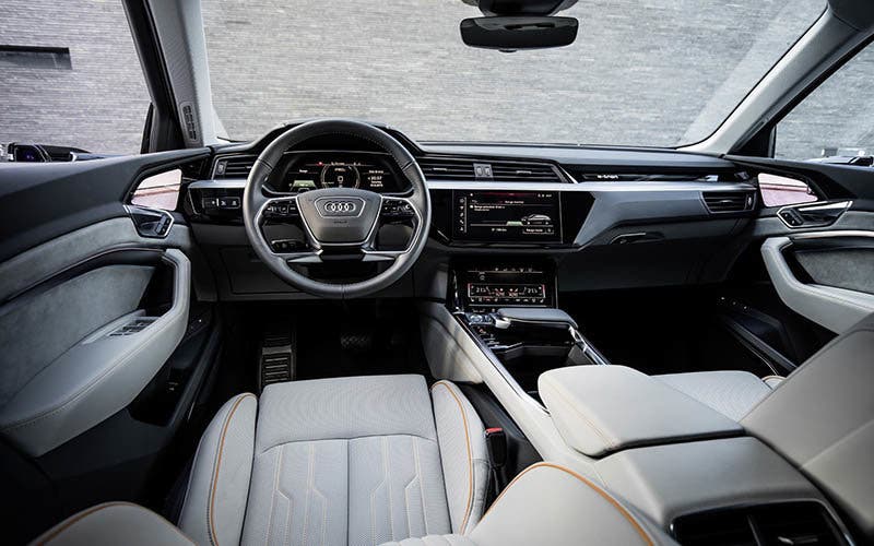 2019-audi-e-tron-38