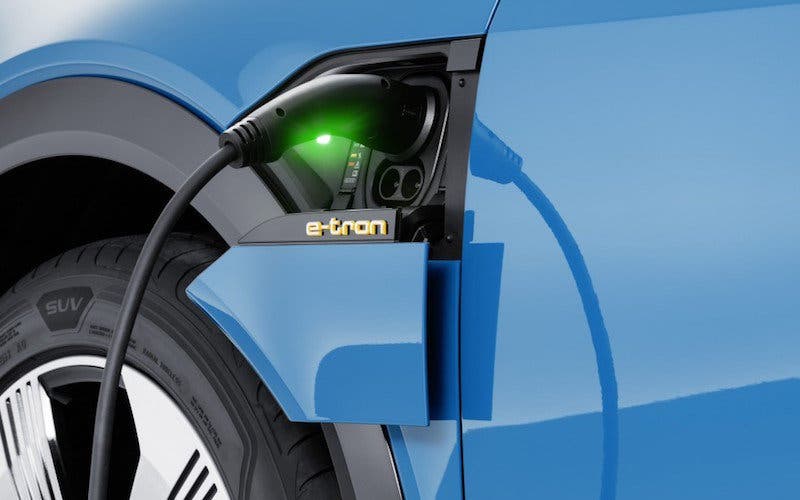 audi-e-tron-electrico-carga