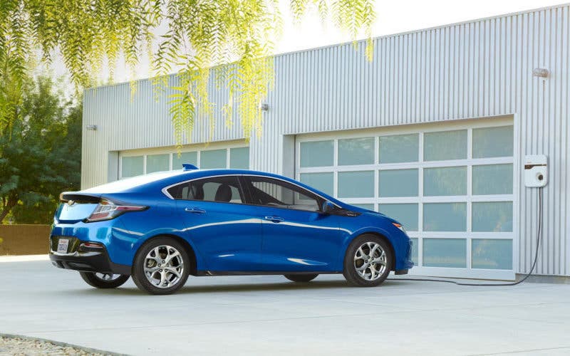 electric.blue_.chevy_.volt_-945x532