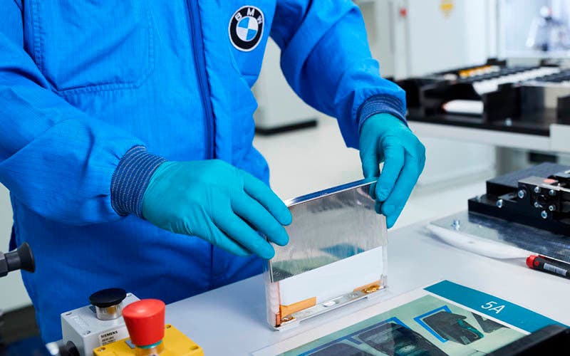 Producción de prototipos de módulos de baterías de quinta generación de BMW Group