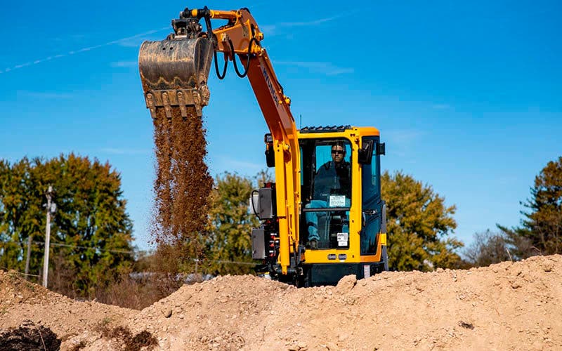 Miniexcavadora eléctrica de Hyundai y Cummins